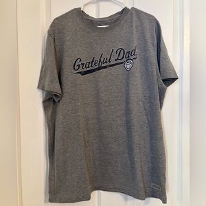 Life Is Good Men’s Heather Gray Crusher Tee “Grateful Dad”. SZ XL. Cotton Blend